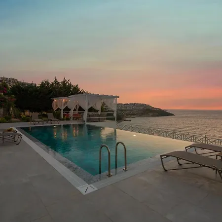 Front Superb Villas *