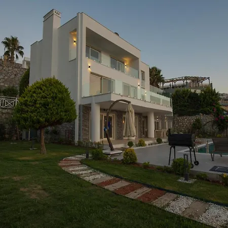 Front Superb Villas Milas