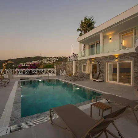 Front Superb Villas *